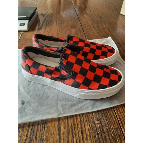 Men 5.5 39 Three In Red Black Checkered Slip On Sneakers Casual Canvas Shoes NWT - Picture 1 of 5